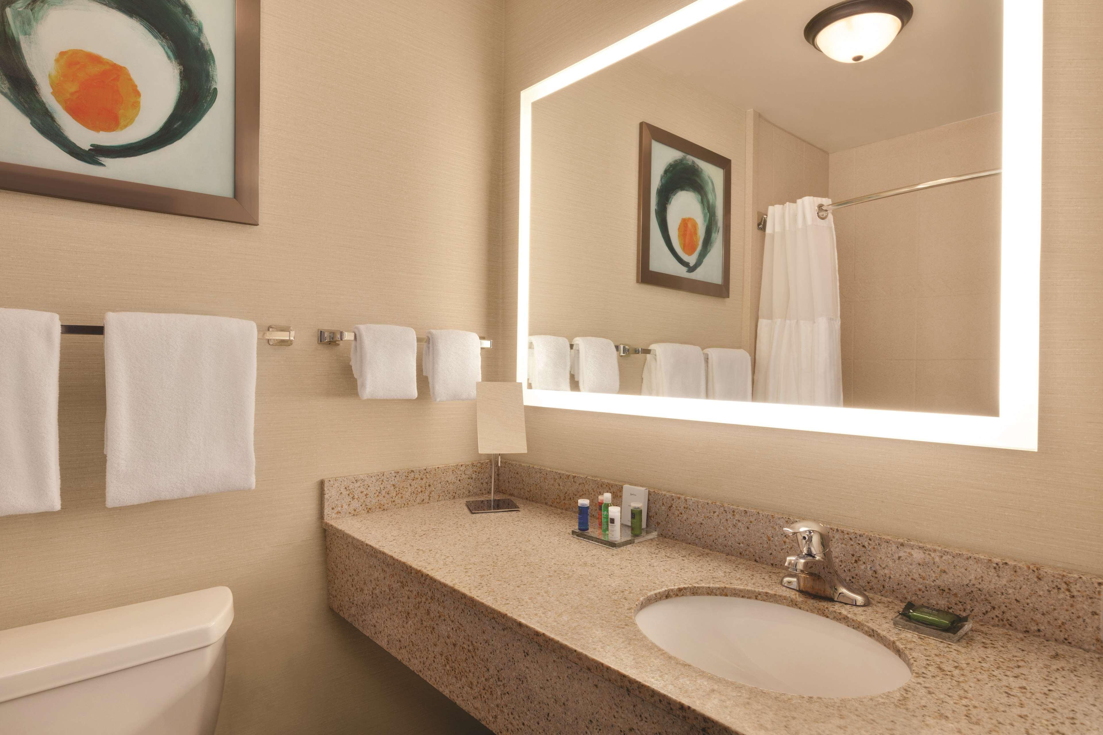 Radisson Hotel Lenexa Overland Park מראה חיצוני תמונה